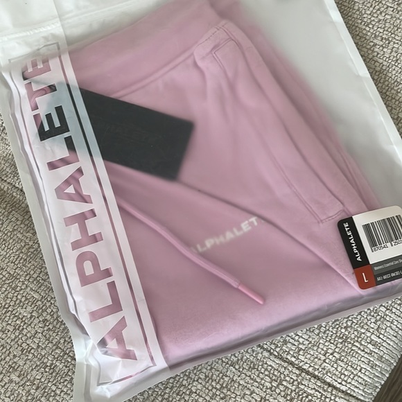 Alphalete Core Shorts Pink - Bloom - Picture 2 of 2